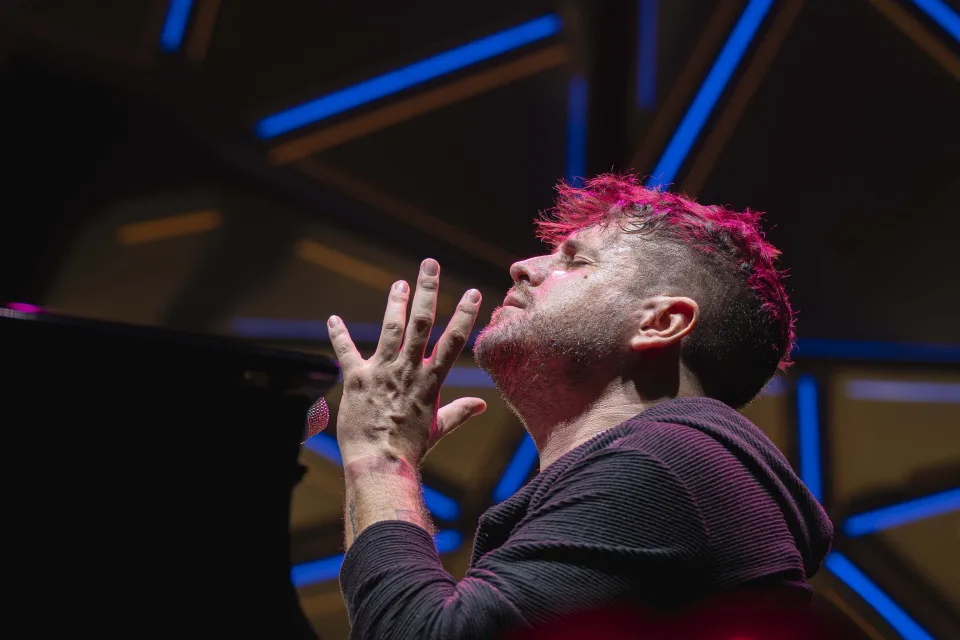 Fotografía de Pablo López en concierto